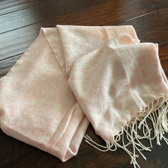 Beautiful Blush Pink Scarf - Picture 4 of 4